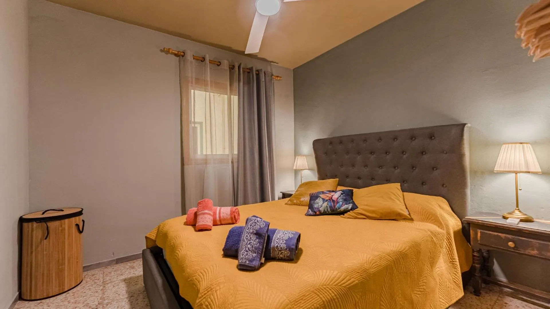 Emerald Autentic Canary Apartment contacts